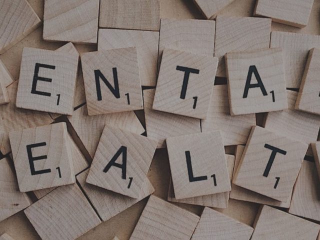 Imagen de unas fichas en las que pone Mental Health